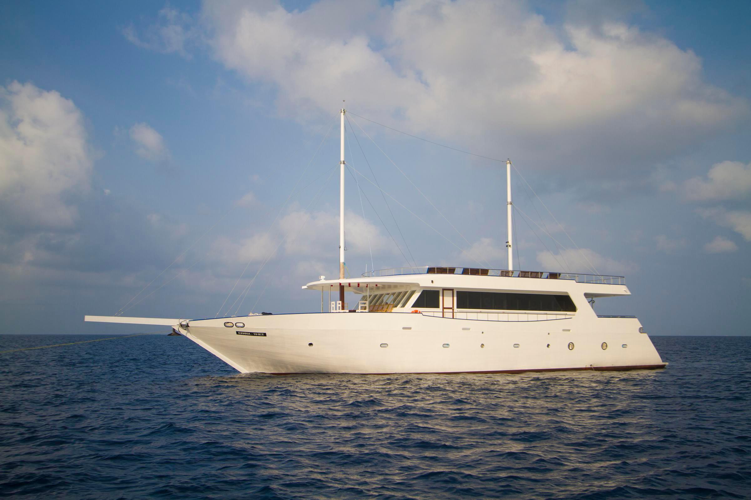 Maldives Sailing with G Adventures with a stopover in Dubai - SOLD OUT background